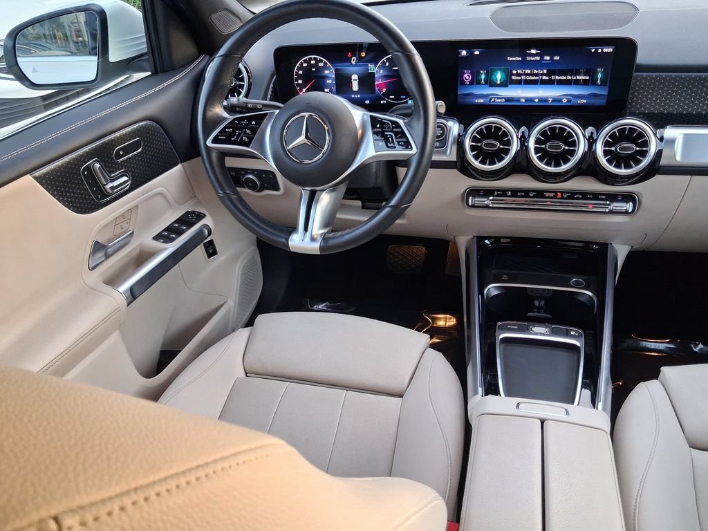 Used 2025 Mercedes-Benz GLB 250 image 12