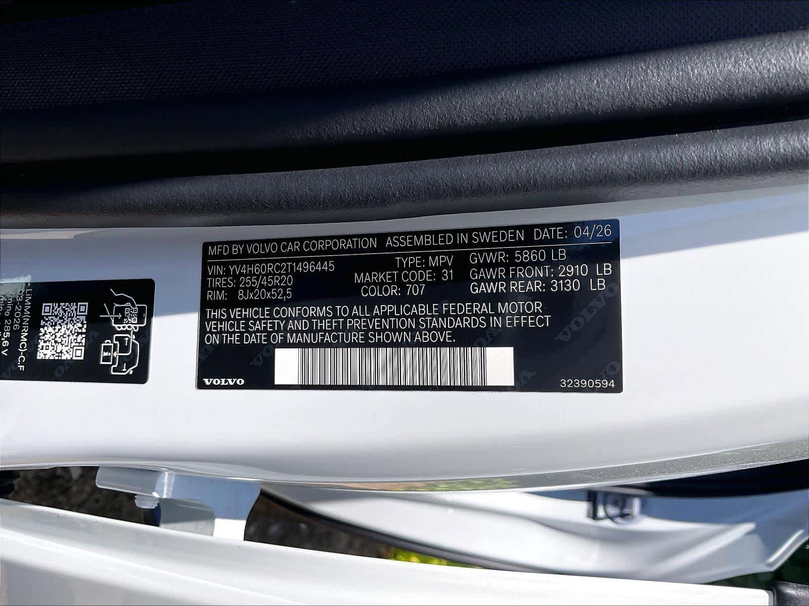 New 2026 Volvo XC60 T8 Plus w/ Climate Package PRO AWD/4WD image 36