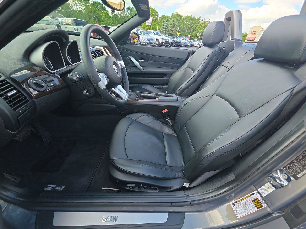Used 2008 BMW Z4 3.0i RWD image 3