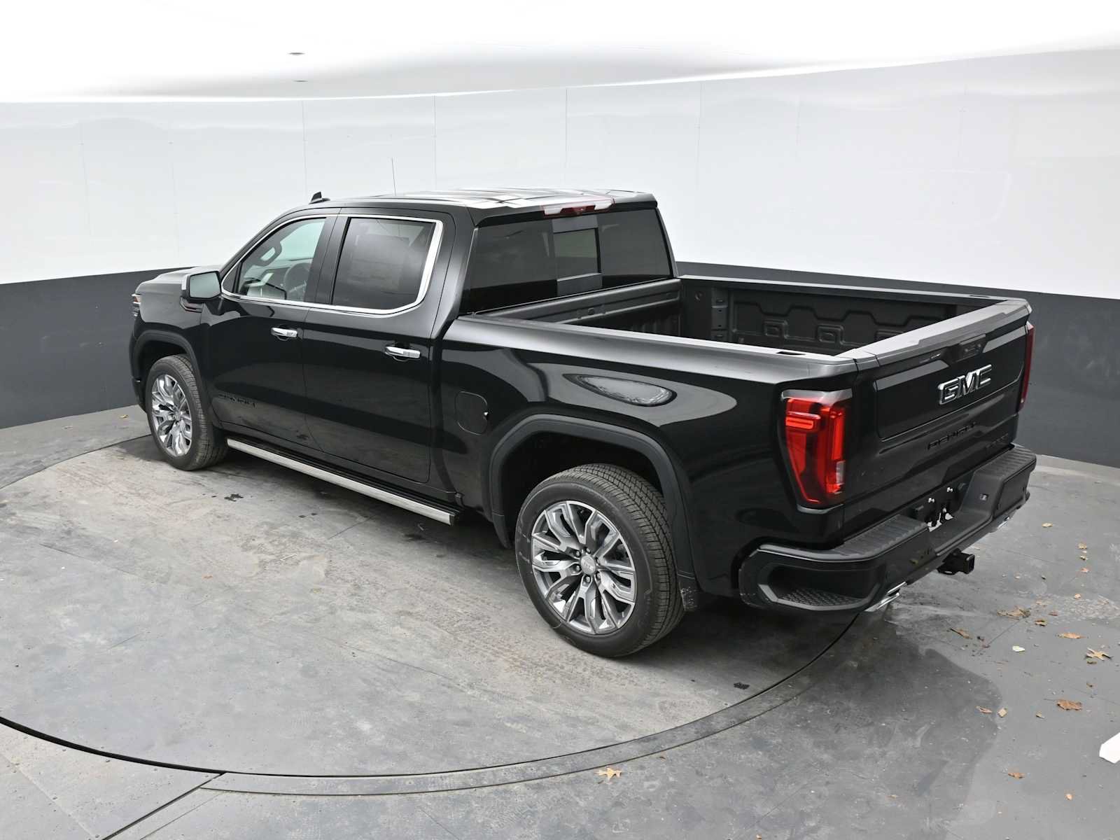 New 2026 GMC Sierra 1500 Denali w/ Denali Reserve Package AWD/4WD image 12