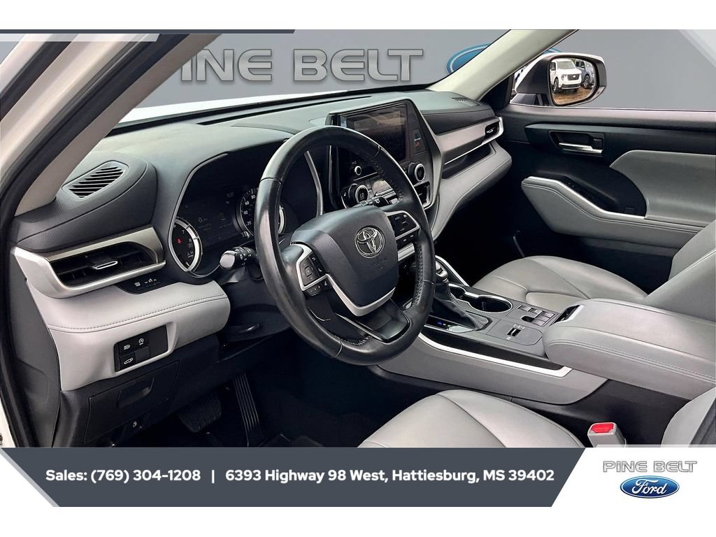 Used 2023 Toyota Highlander XLE FWD image 13