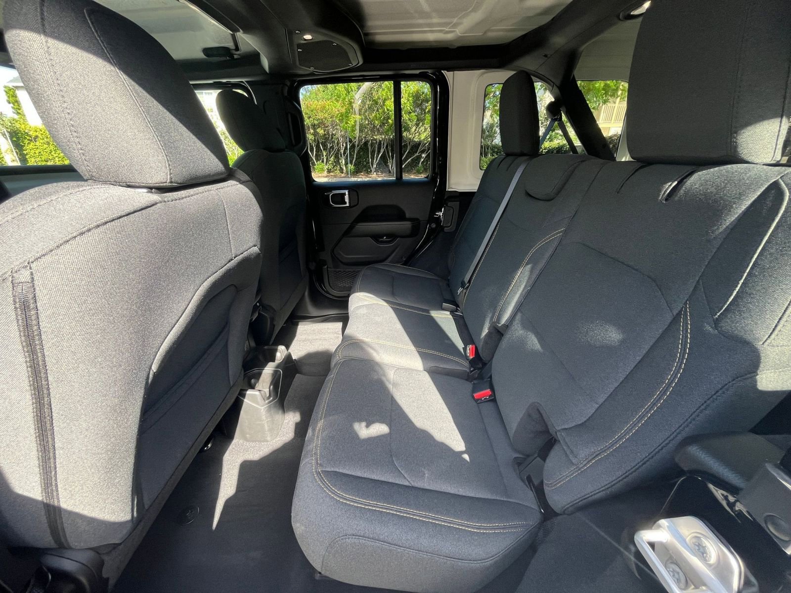 Used 2025 Jeep Wrangler Unlimited Sahara AWD/4WD image 25