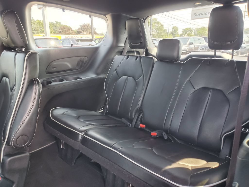 Used 2025 Chrysler Pacifica Limited FWD image 27