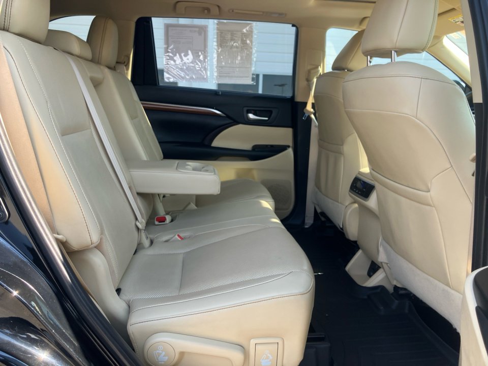 Used 2019 Toyota Highlander Limited FWD image 33