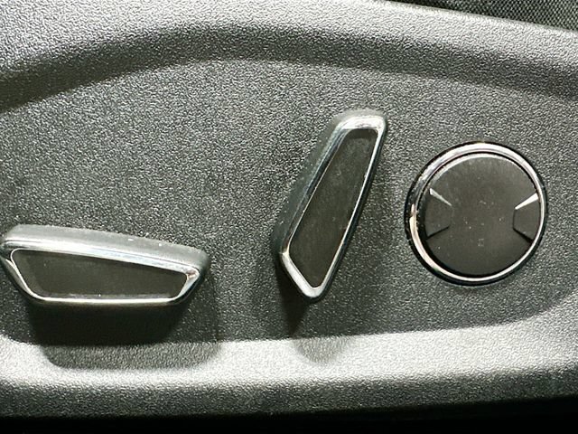Used 2018 Ford Fusion SE w/ Fusion SE Technology Package FWD image 17