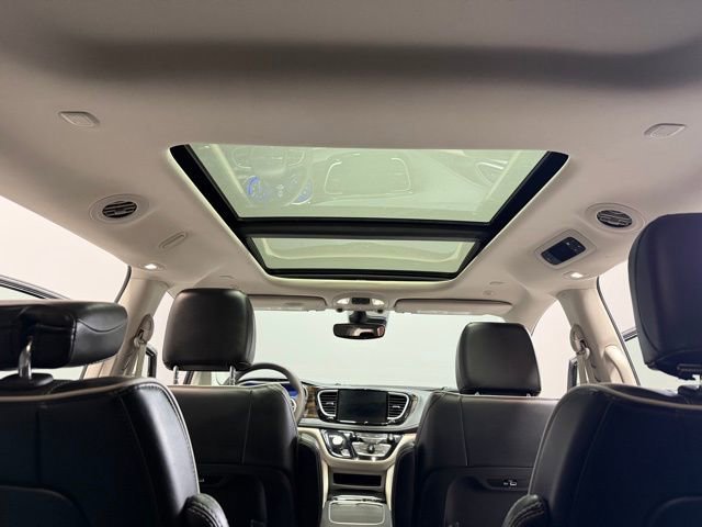 Used 2024 Chrysler Pacifica Limited image 23