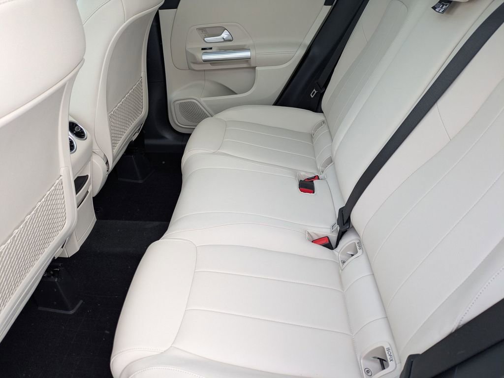 Used 2023 Mercedes-Benz GLA 250 4MATIC image 12