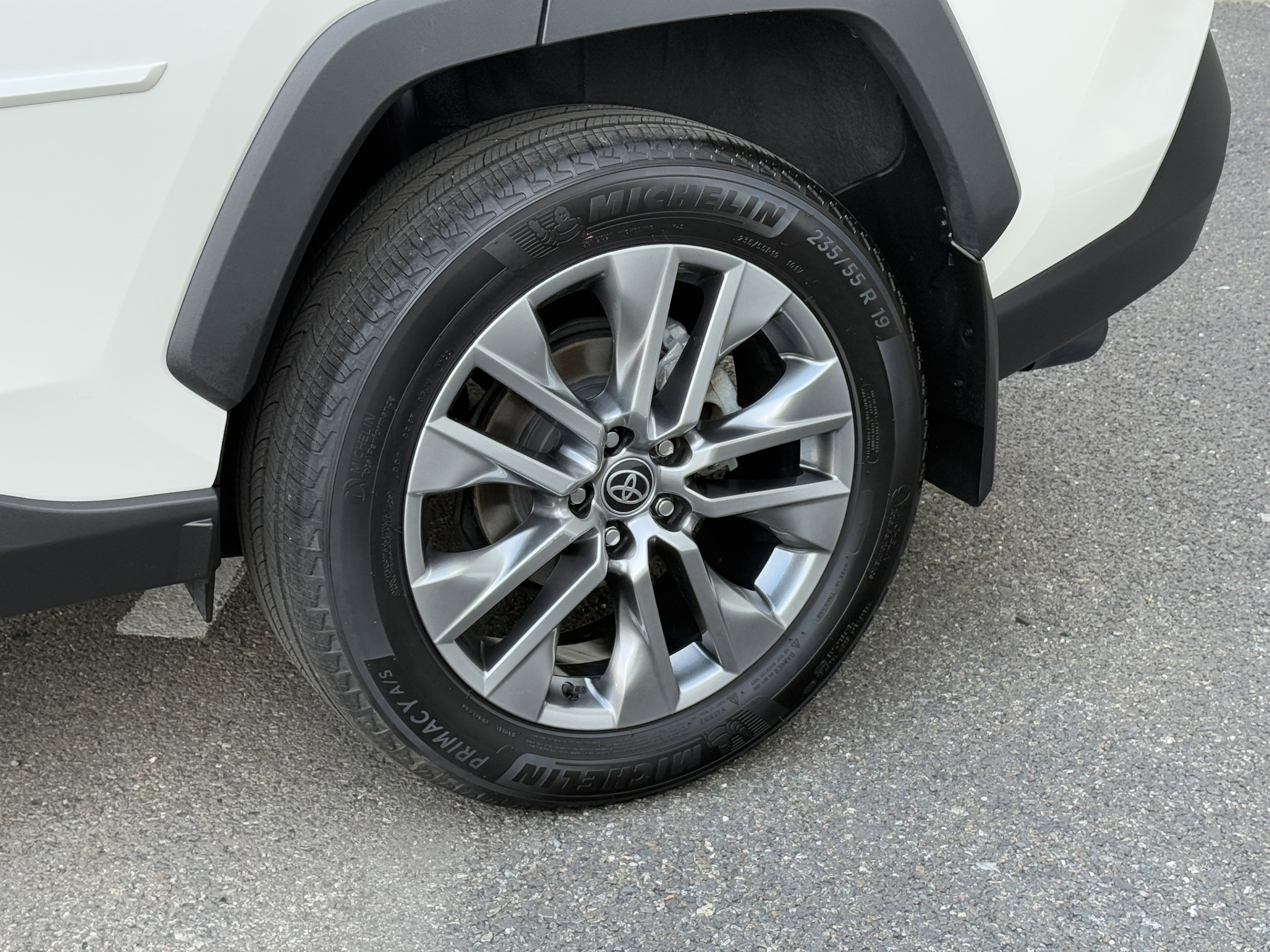 Used 2022 Toyota RAV4 XLE Premium image 34