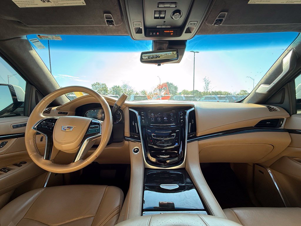 Used 2019 Cadillac Escalade Platinum AWD/4WD image 29