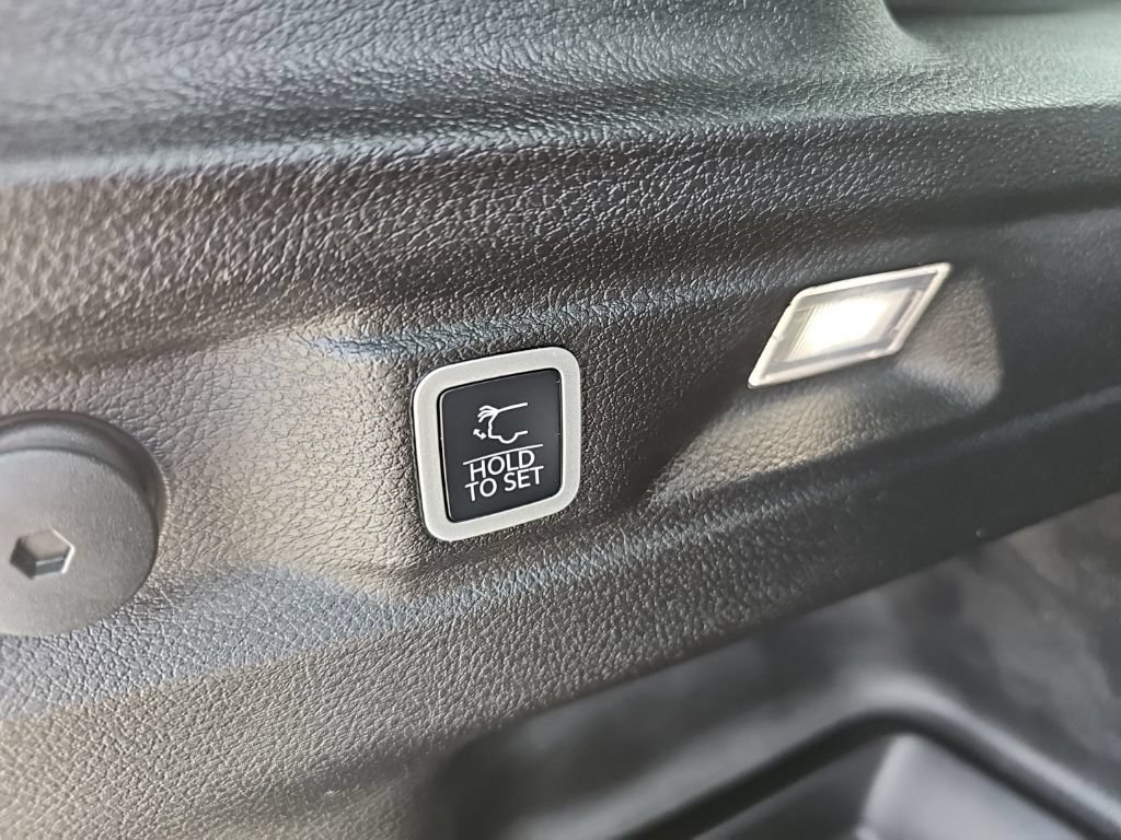 Certified 2025 Jeep Grand Cherokee L Altitude AWD/4WD image 28