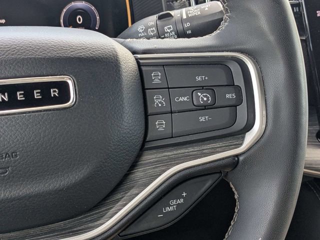Used 2023 Jeep Wagoneer L Series III RWD image 22