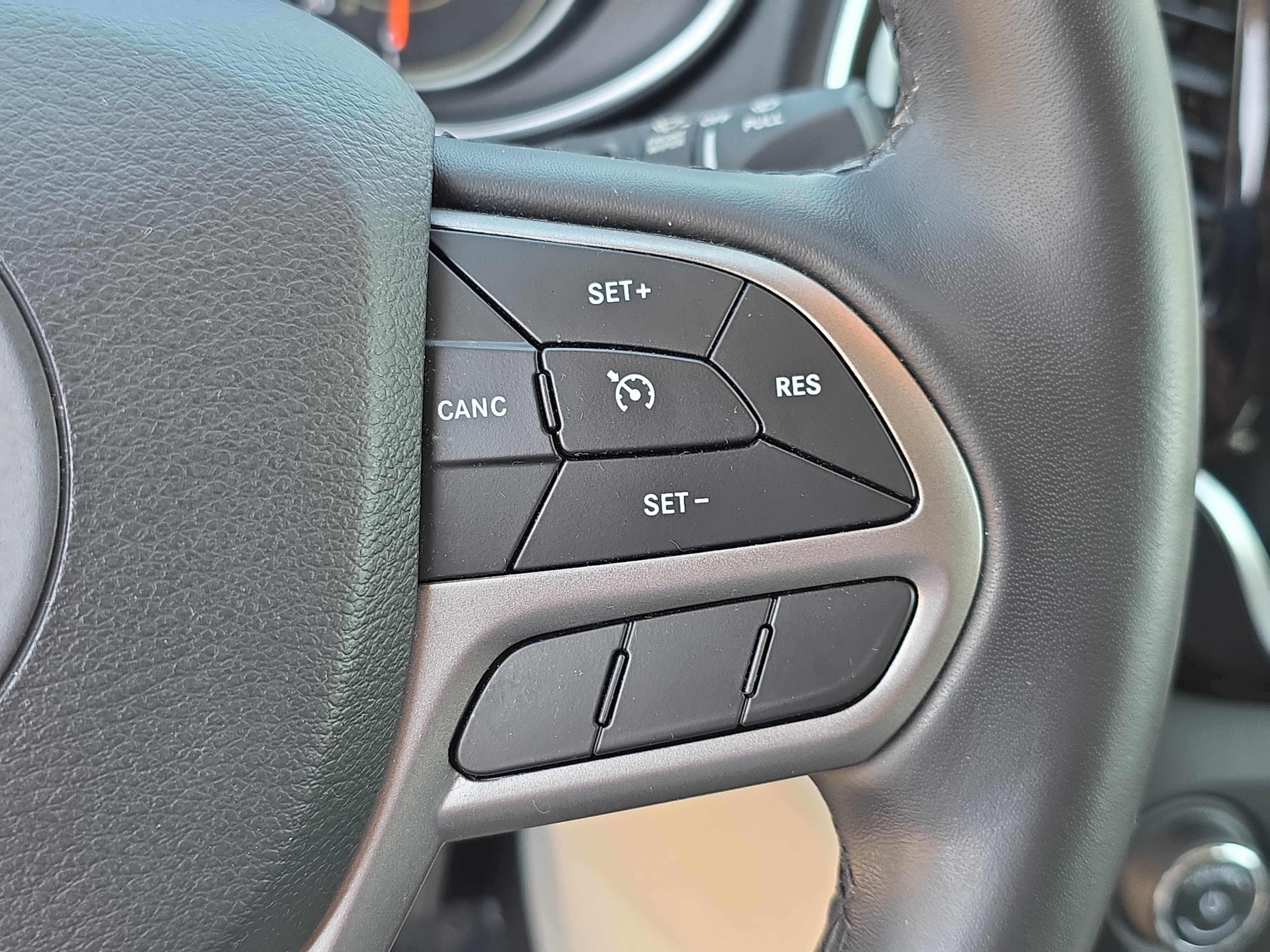 Used 2020 Jeep Cherokee Limited AWD/4WD image 16