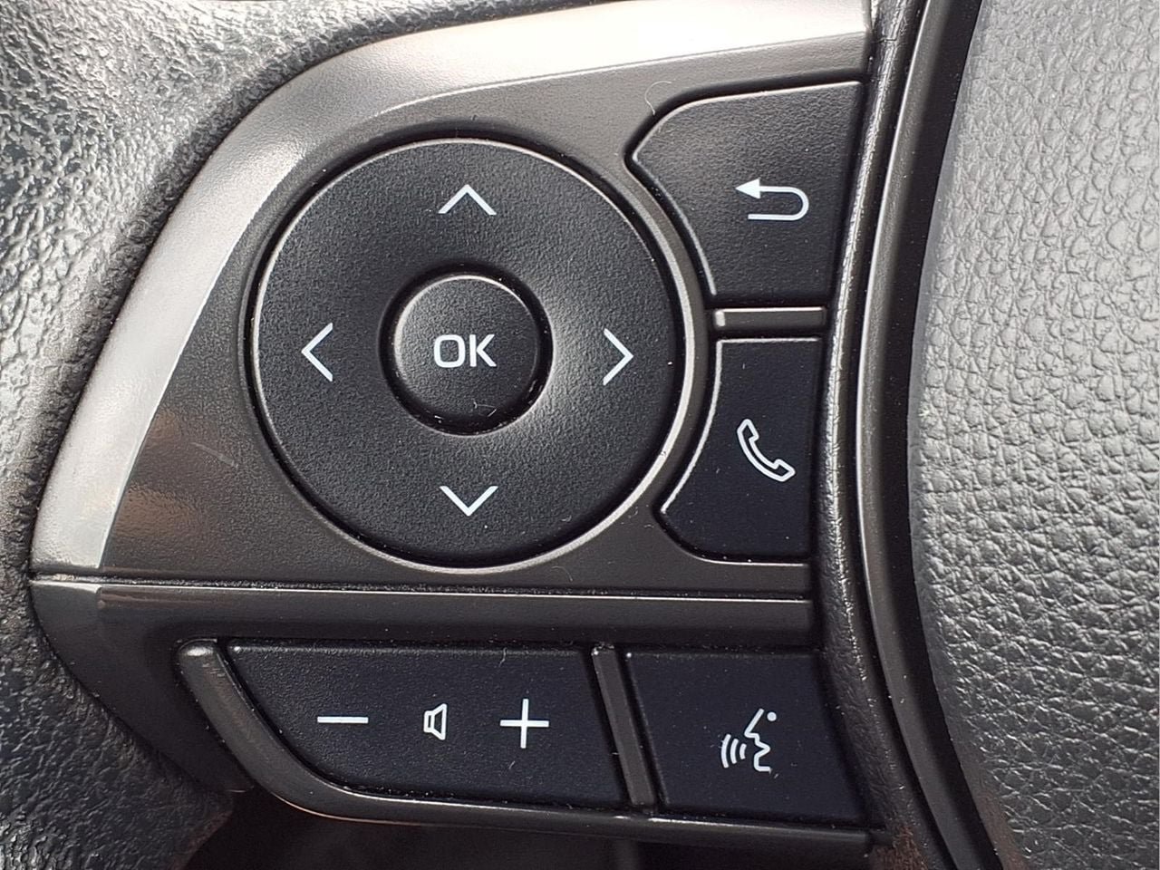 Used 2024 Toyota Corolla LE FWD image 22