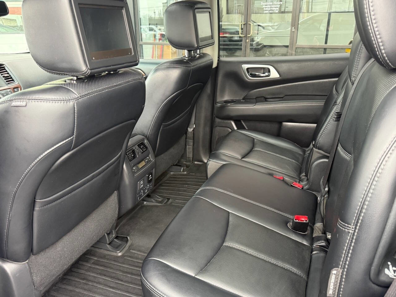 Used 2018 Nissan Pathfinder Platinum image 11