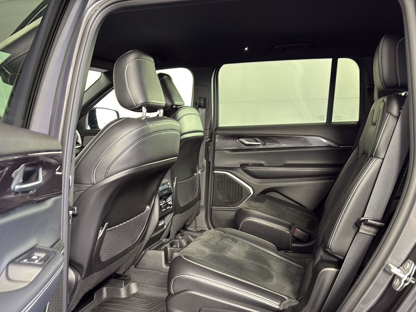 Used 2022 Jeep Grand Cherokee L Laredo image 20