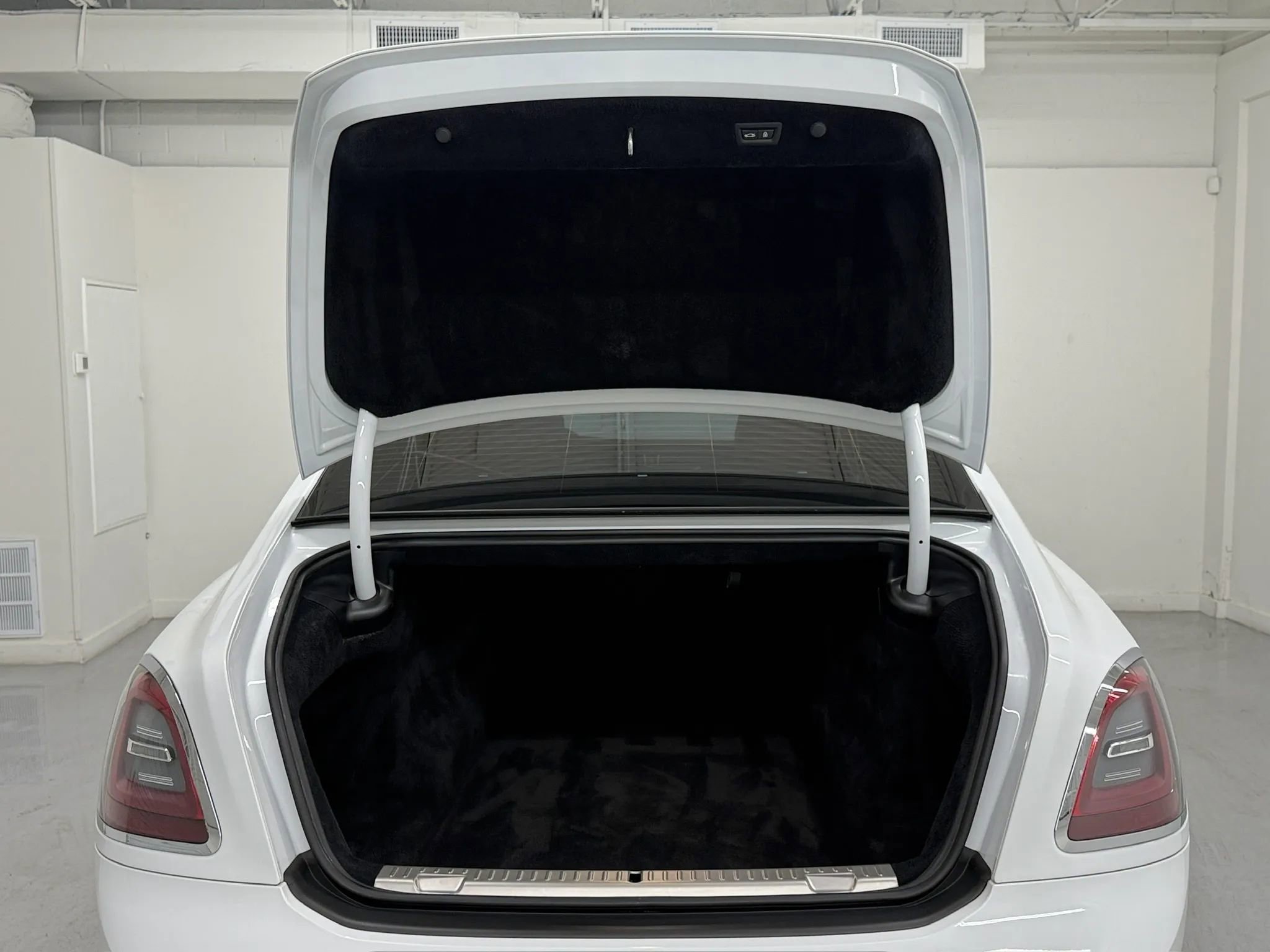 Used 2022 Rolls-Royce Ghost AWD/4WD image 46