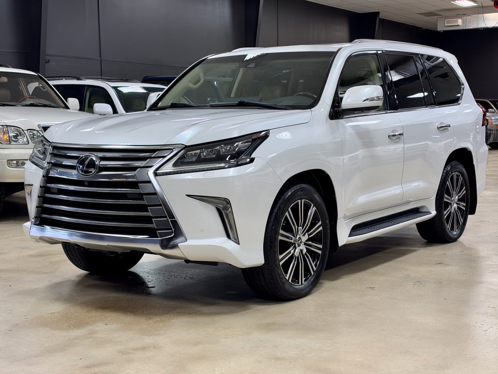 Used 2018 Lexus LX 570 4WD w/ Luxury Package image 1