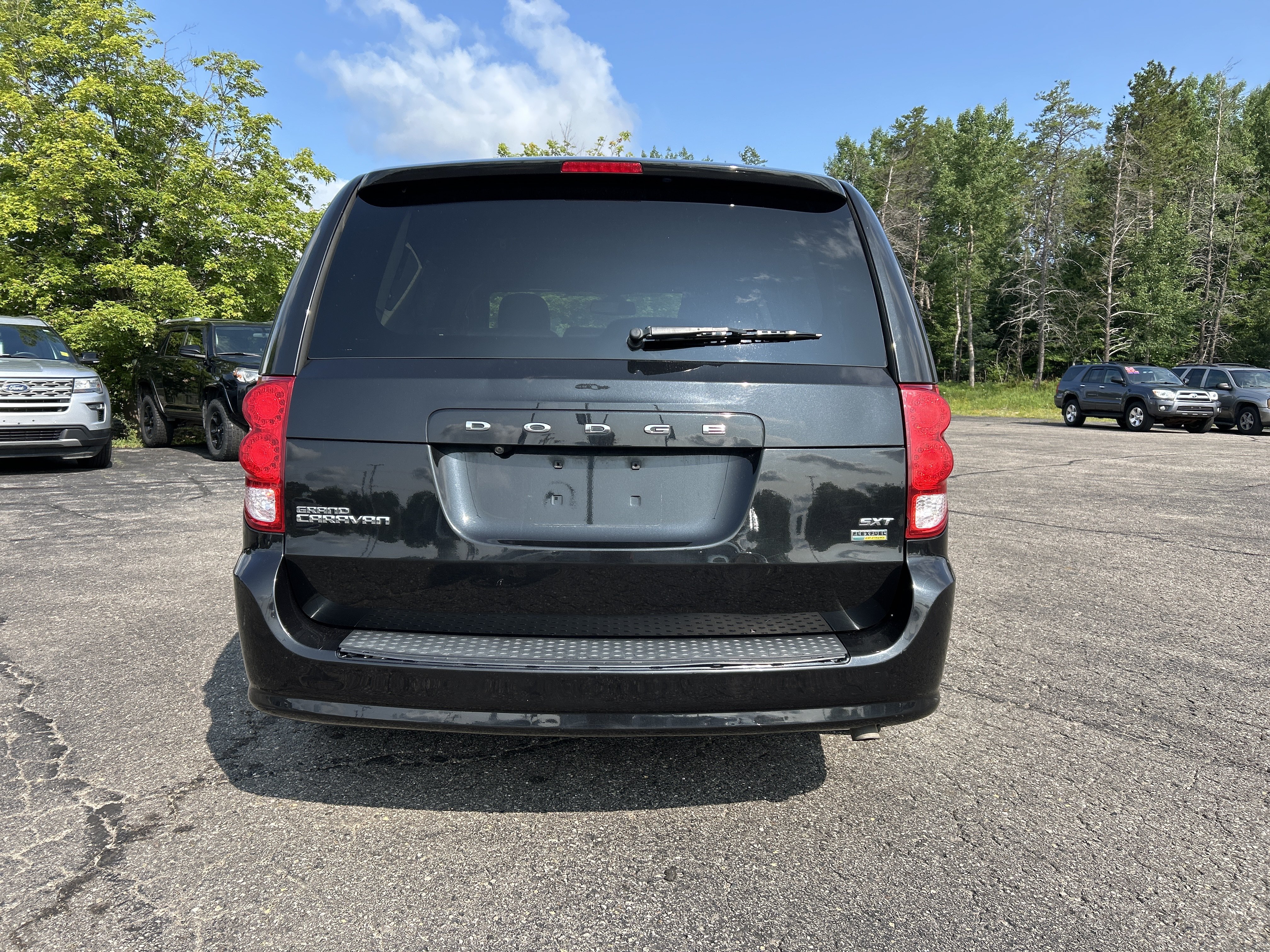 Used 2019 Dodge Grand Caravan SXT FWD image 4