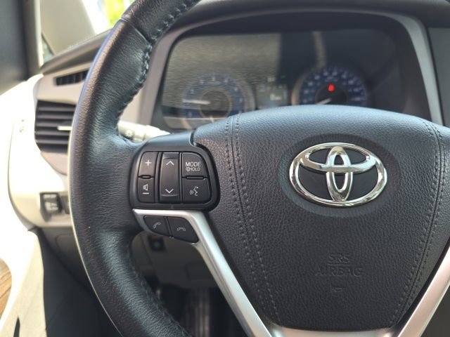 Used 2020 Toyota Sienna XLE w/ XLE Navigation Package AWD/4WD image 16