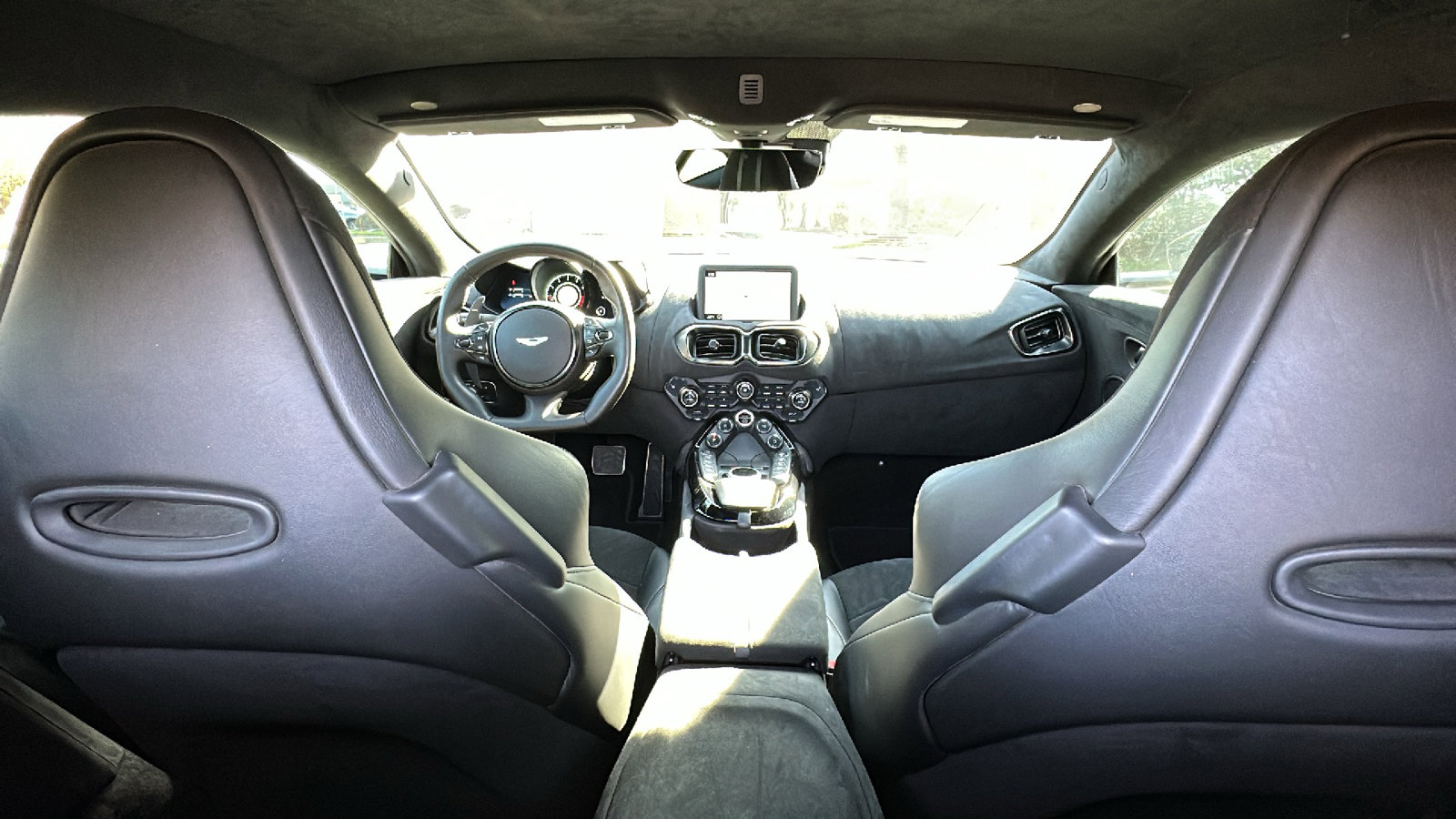 Used 2020 Aston Martin V8 Vantage Coupe image 25