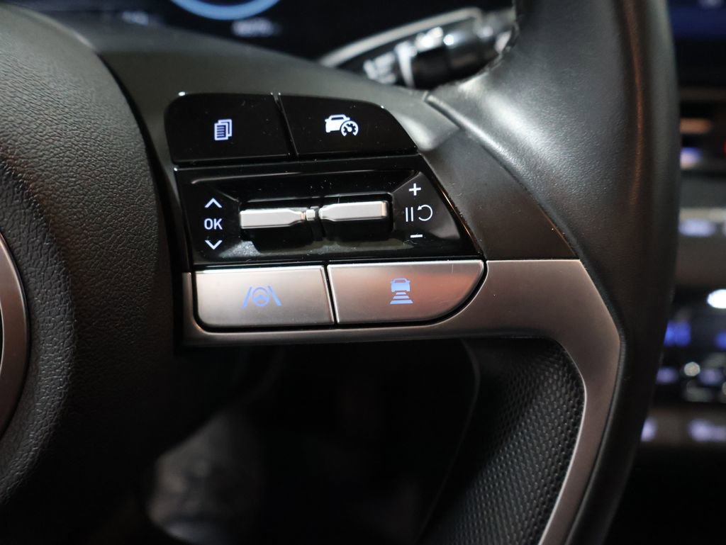 Used 2024 Hyundai Elantra Limited image 37