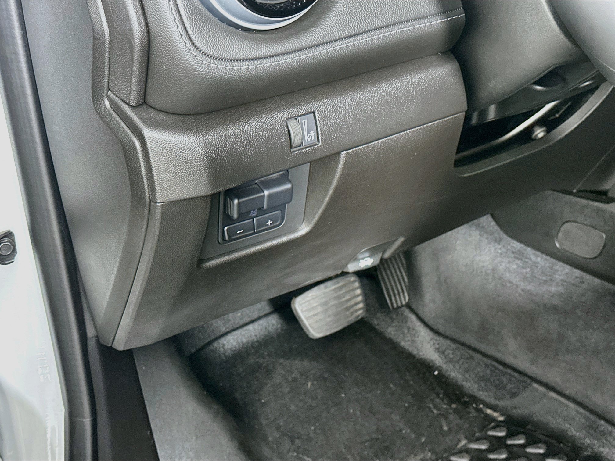 Used 2024 Chevrolet Colorado LT w/ LT Convenience Package AWD/4WD image 16