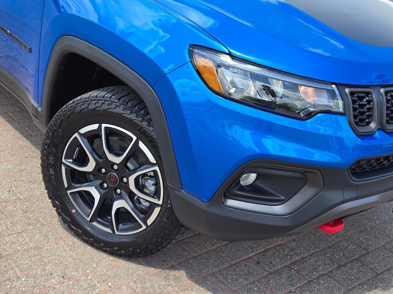 New 2026 Jeep Compass Trailhawk w/ Sun, Sound & Navigation Group AWD/4WD image 7