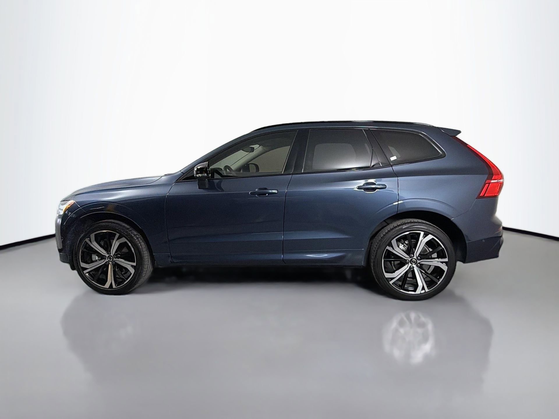 Certified 2025 Volvo XC60 B5 Ultra w/ Protection Package Premier image 9