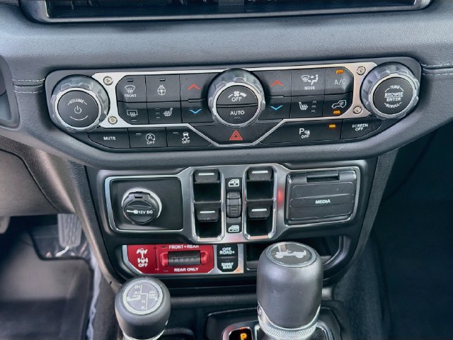 Used 2025 Jeep Wrangler Unlimited Rubicon AWD/4WD image 17