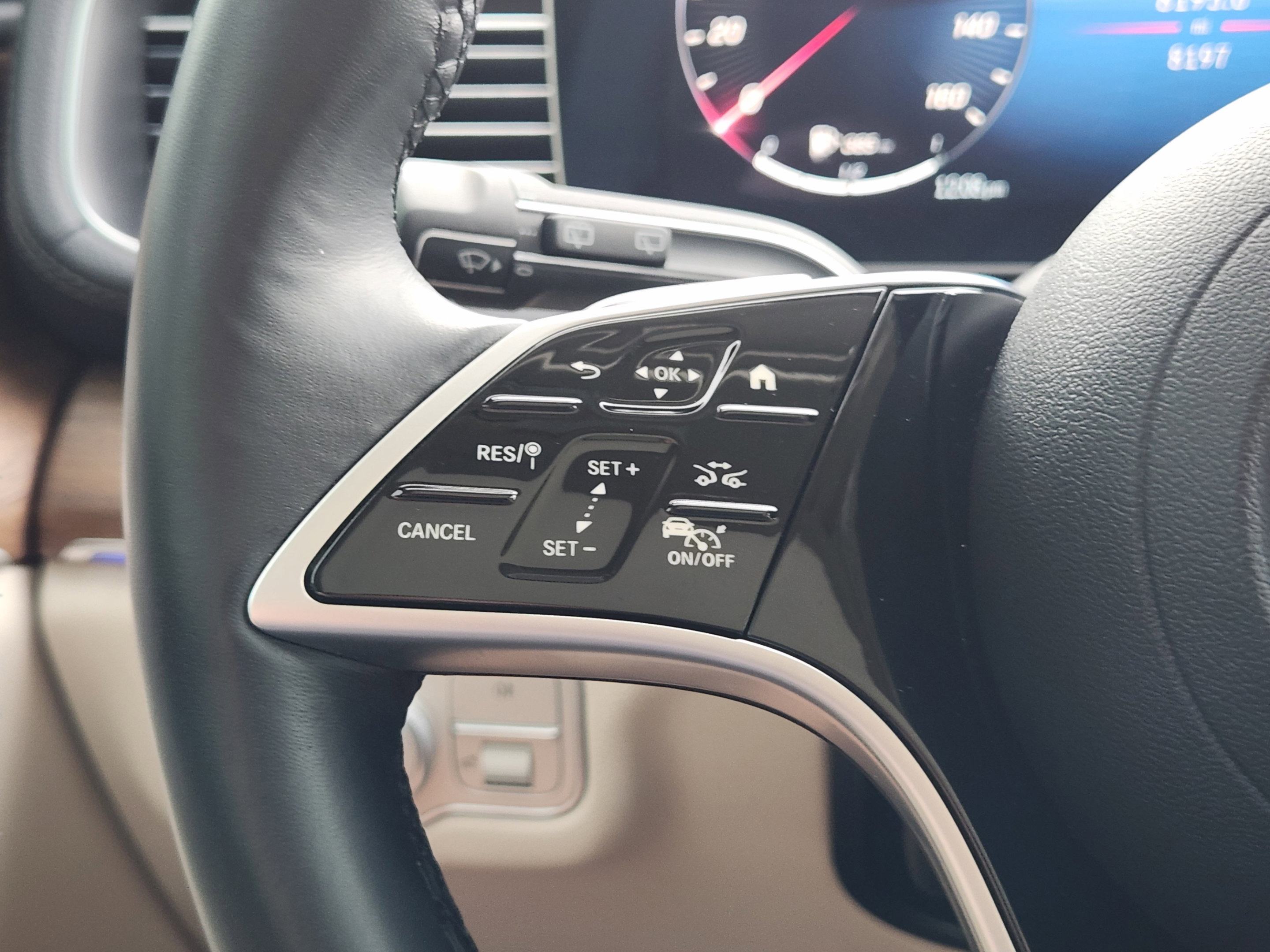 Certified 2025 Mercedes-Benz GLS 450 4MATIC image 21