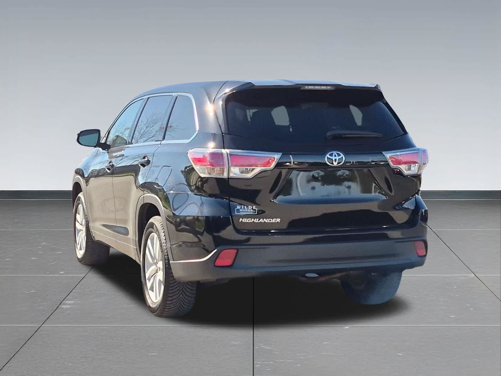 Used 2016 Toyota Highlander LE FWD image 4