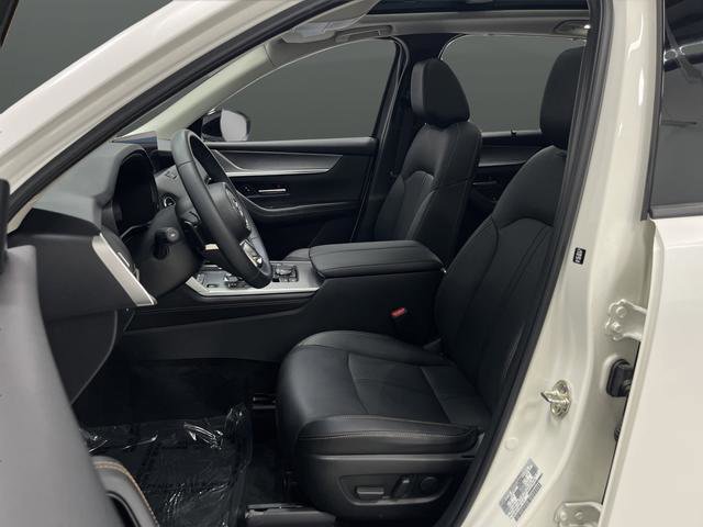 Used 2025 MAZDA CX-70 Plug-In Hybrid w/ Premium Pkg image 4