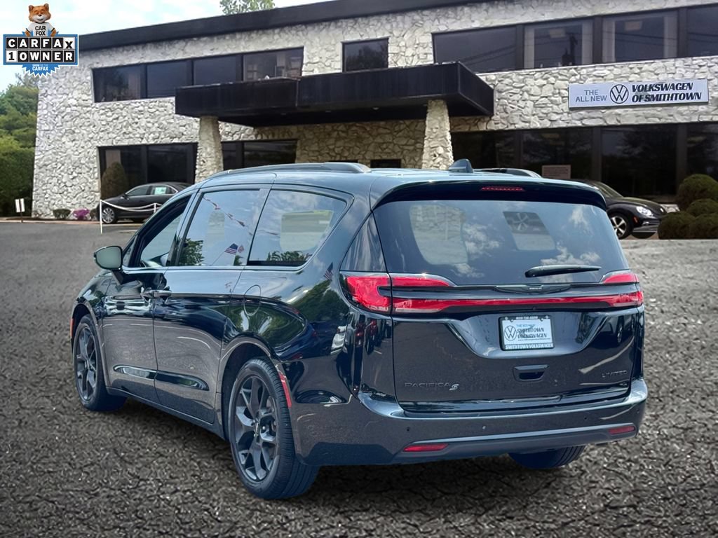 Used 2025 Chrysler Pacifica Limited FWD image 6