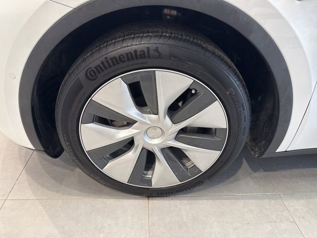 Used 2021 Tesla Model Y Long Range image 11