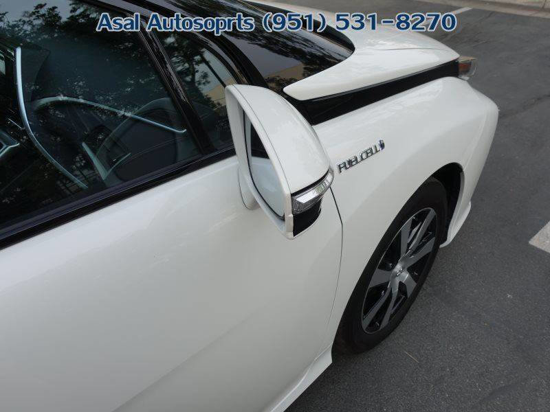 Used 2017 Toyota Mirai FWD image 25