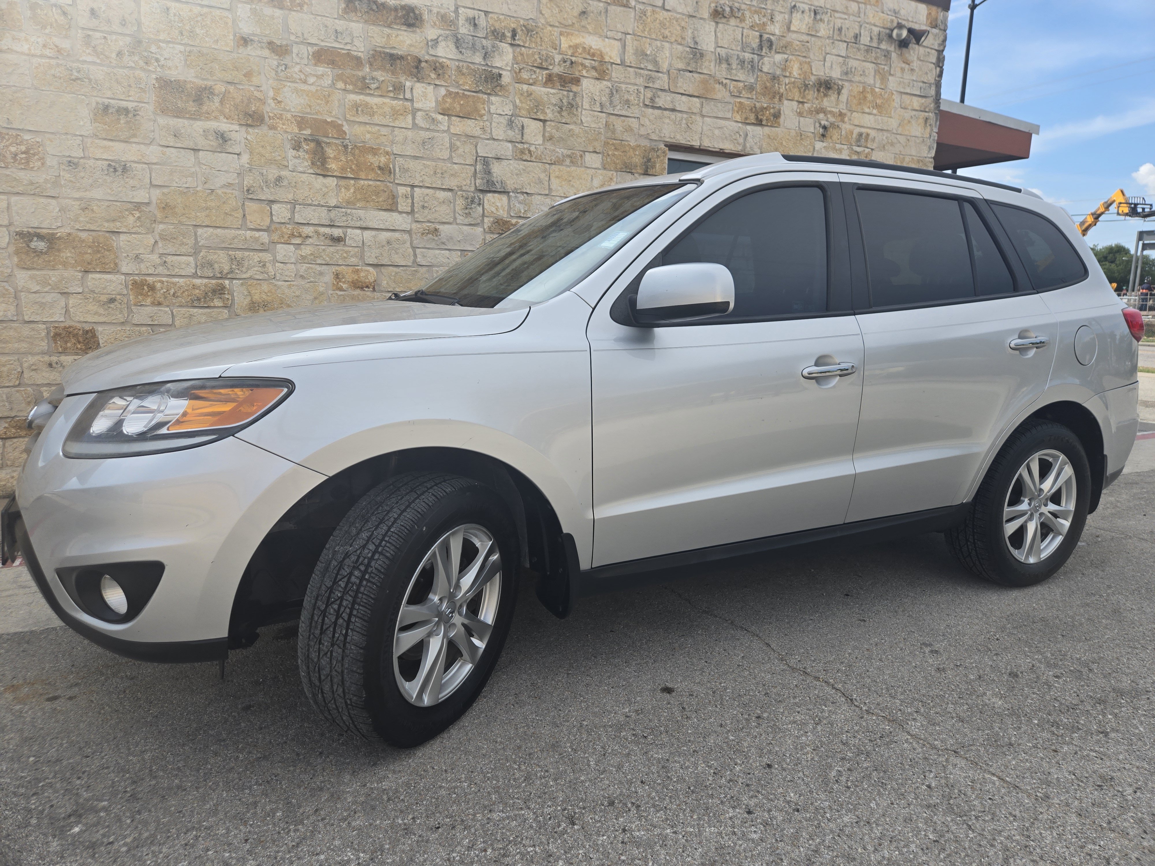Used 2012 Hyundai Santa Fe Limited FWD image 2