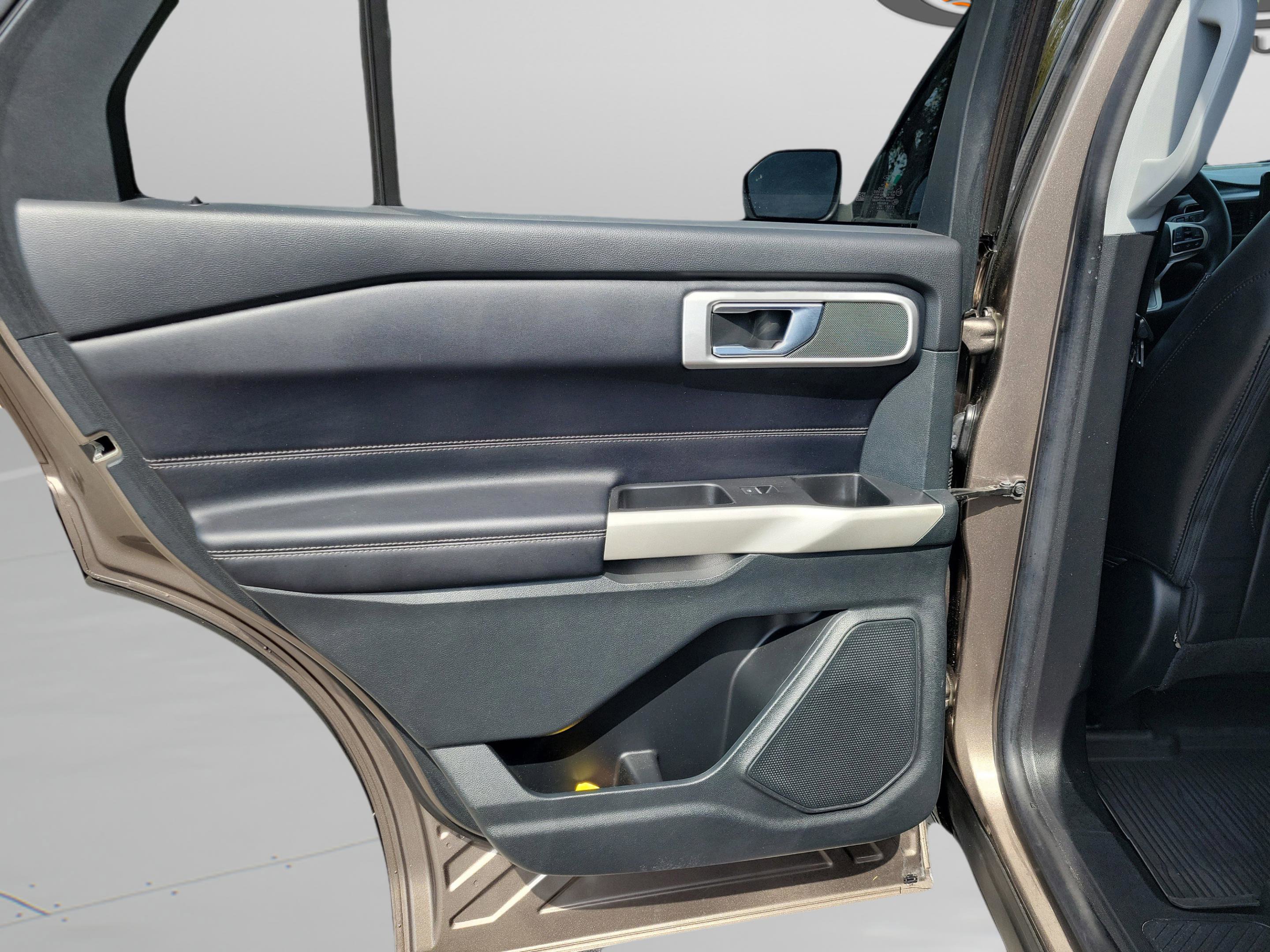 Used 2021 Ford Explorer XLT w/ Equipment Group 202A image 24