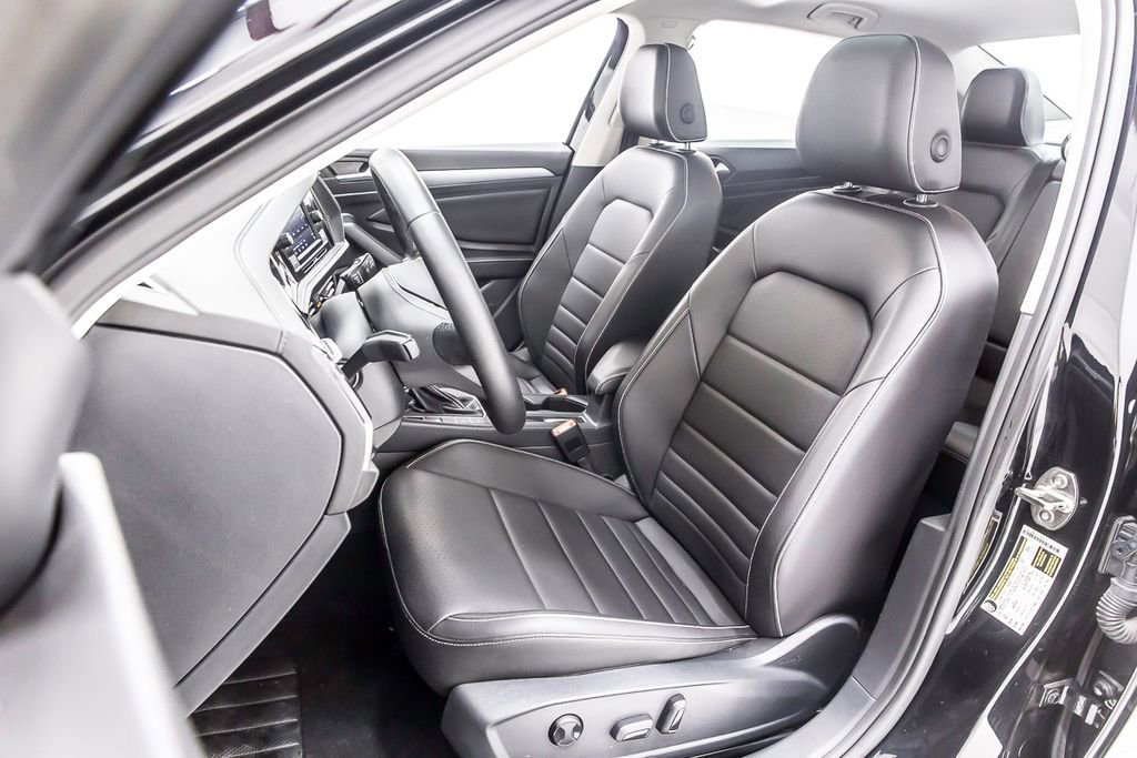 Used 2024 Volkswagen Jetta SE FWD image 29