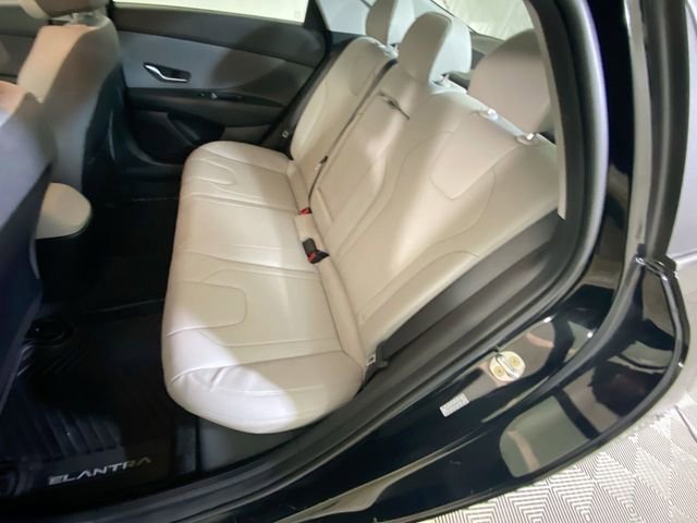 Used 2023 Hyundai Elantra Limited w/ Preferred Accessory Package image 10