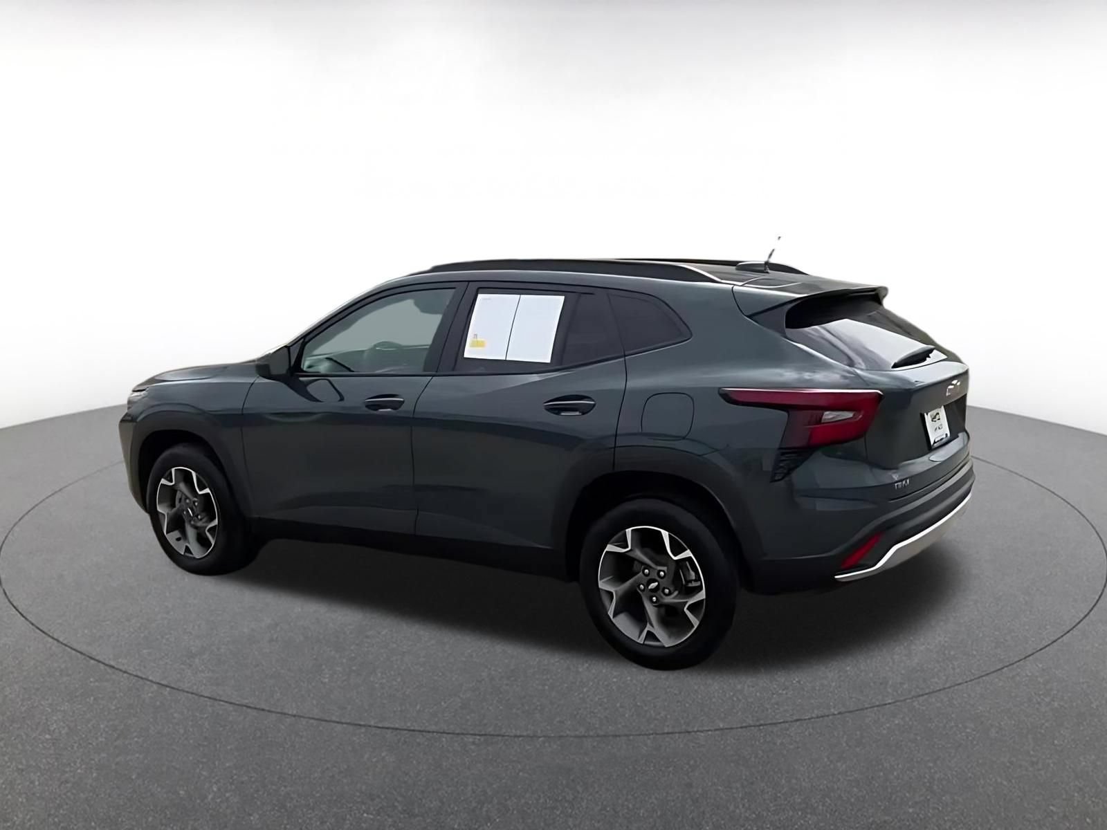 Used 2025 Chevrolet Trax LT FWD image 10