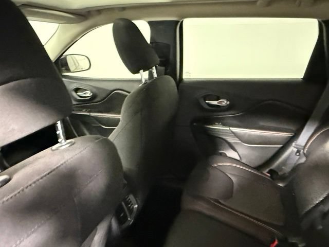 Used 2016 Jeep Cherokee 75th Anniversary AWD/4WD image 39