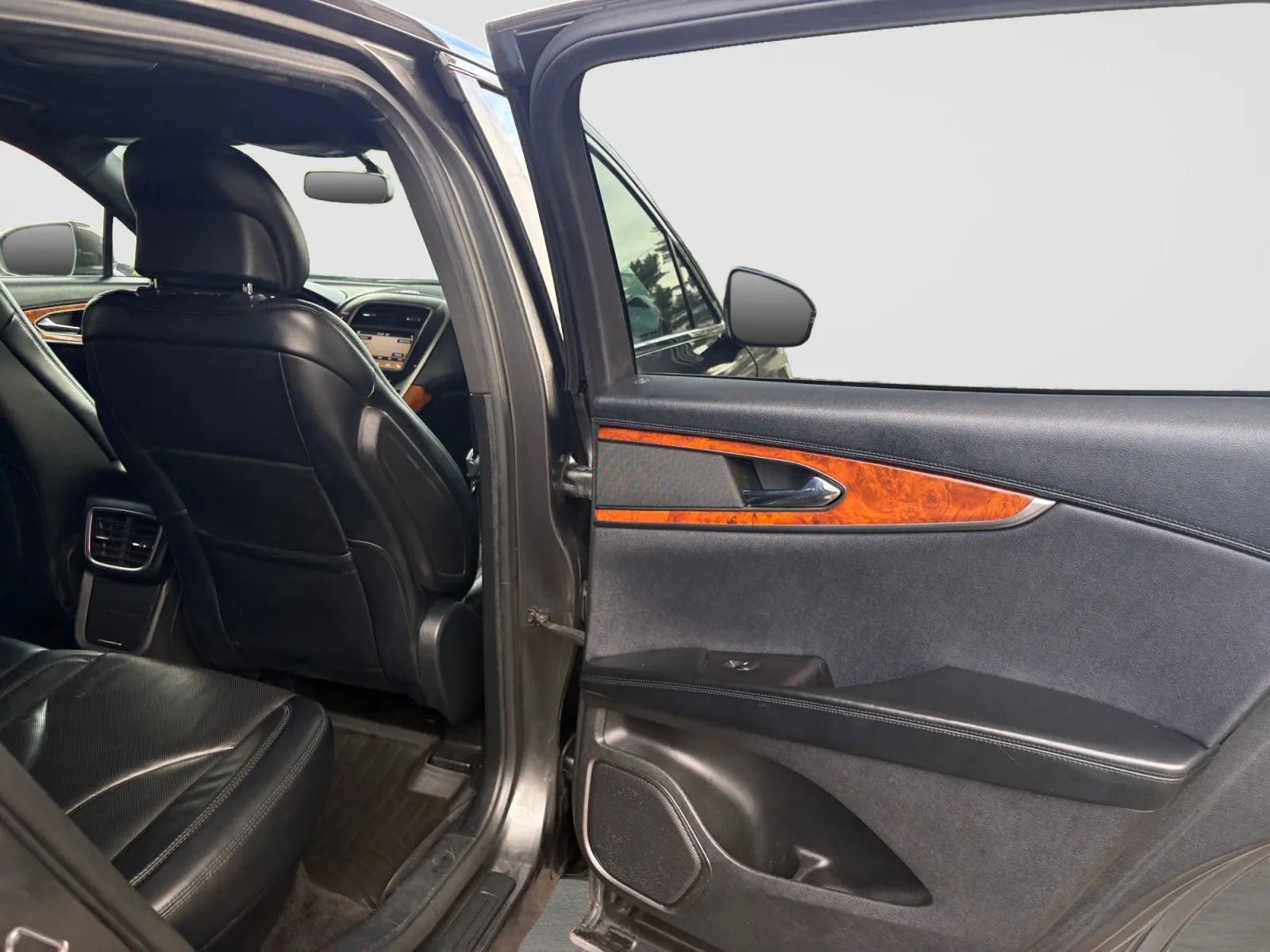 Used 2018 Lincoln MKX Reserve AWD/4WD image 17