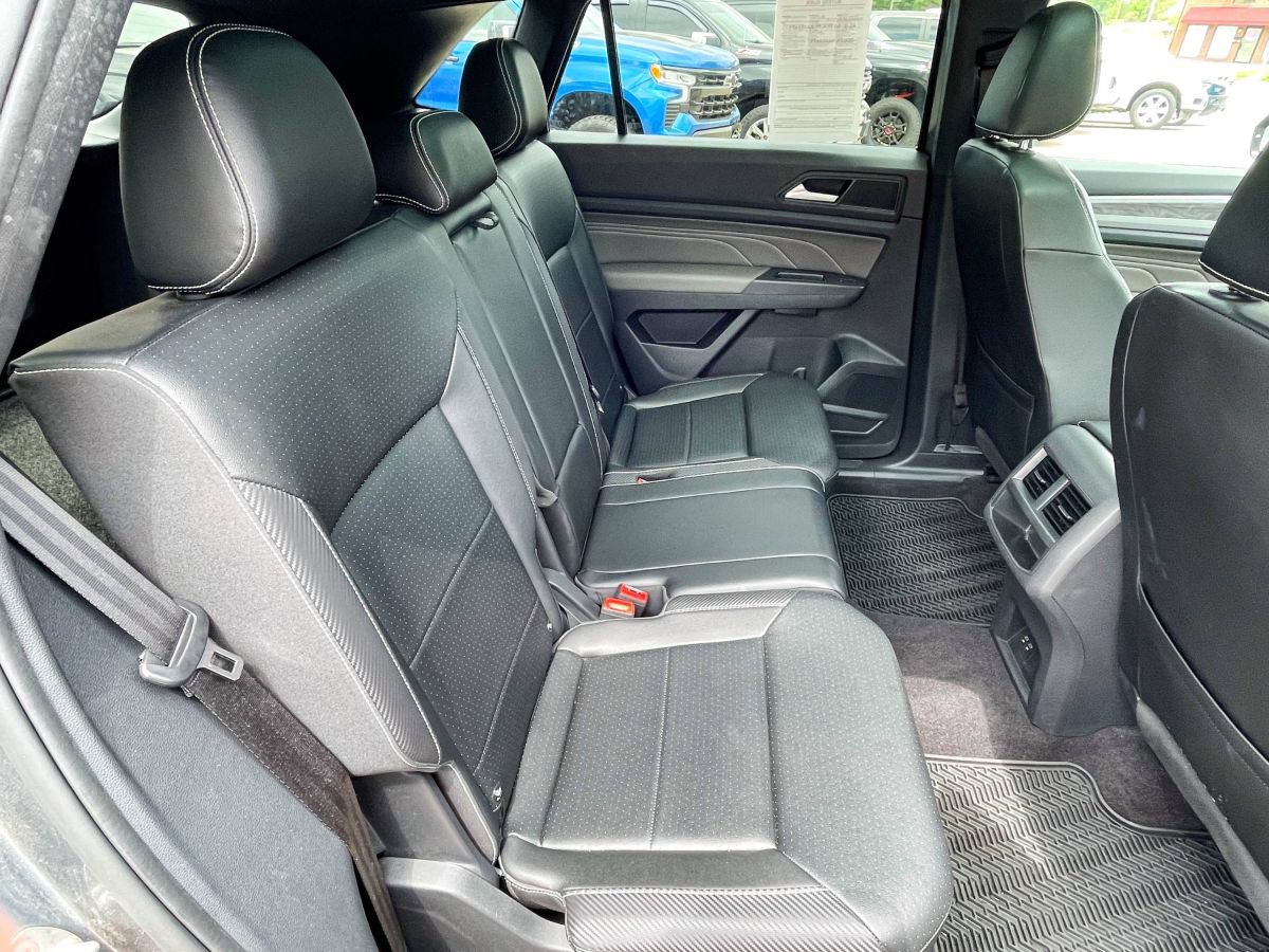 Used 2021 Volkswagen Atlas Cross Sport SE w/ Panoramic Sunroof Package FWD image 13
