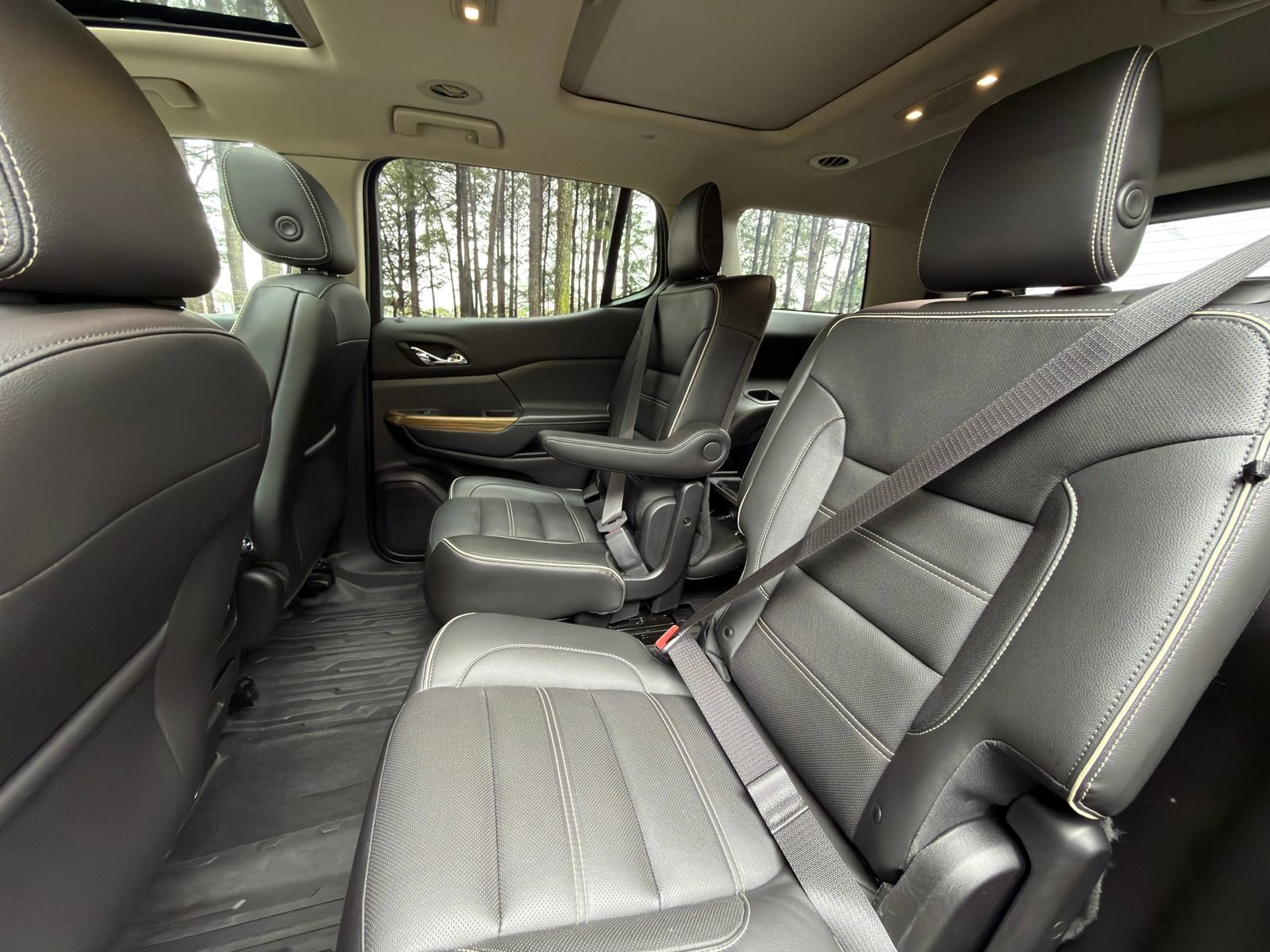 Used 2019 GMC Acadia Denali w/ Technology Package FWD image 13