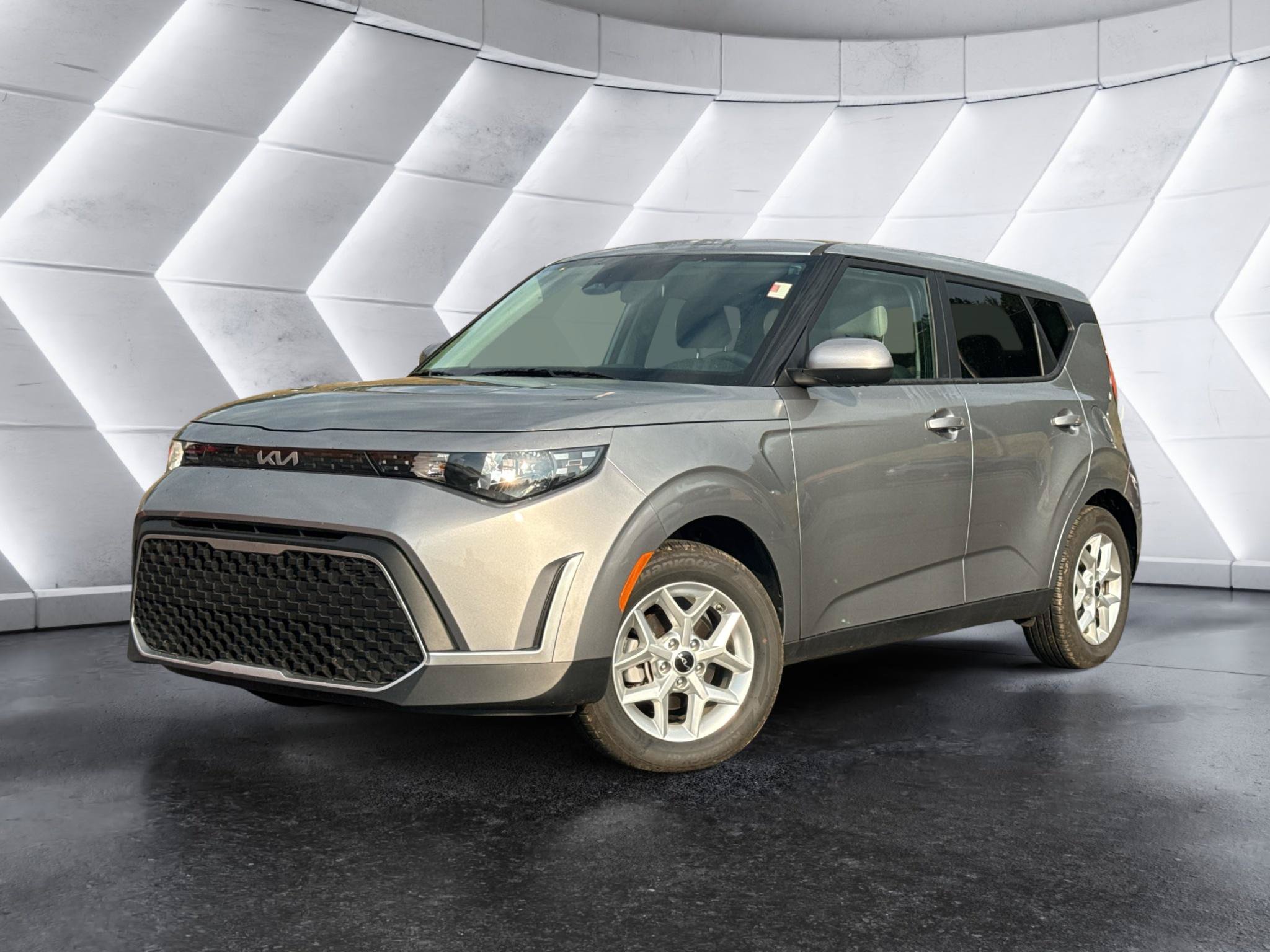 Certified 2025 Kia Soul LX w/ LX Technology Package FWD image 1