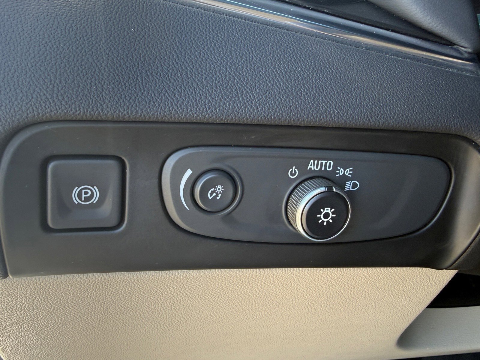 Used 2018 Buick Enclave Essence image 22