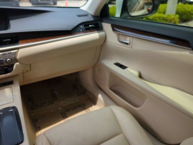Used 2014 Lexus ES 350 w/ Luxury Package FWD image 15