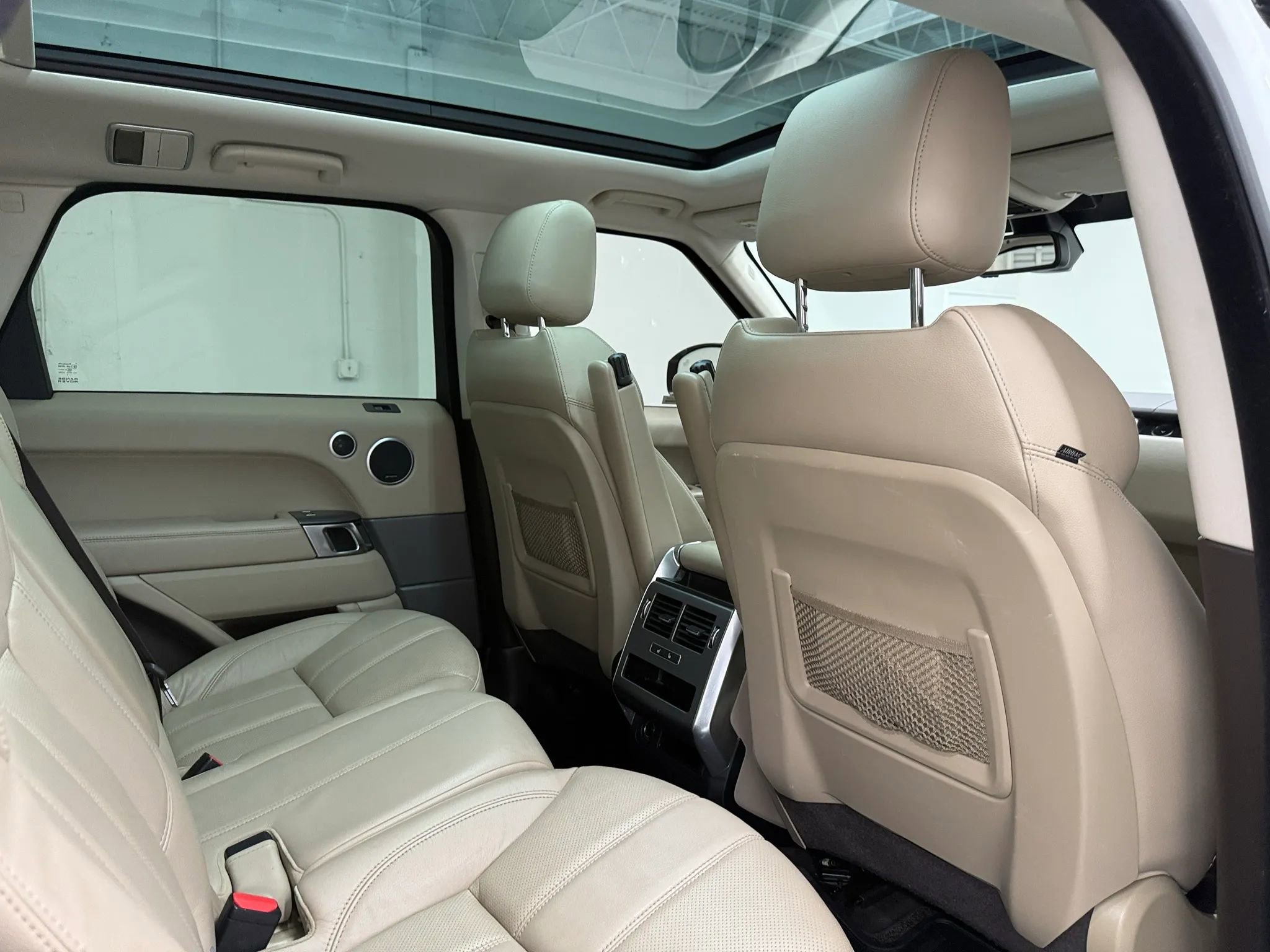 Used 2016 Land Rover Range Rover Sport SE image 14