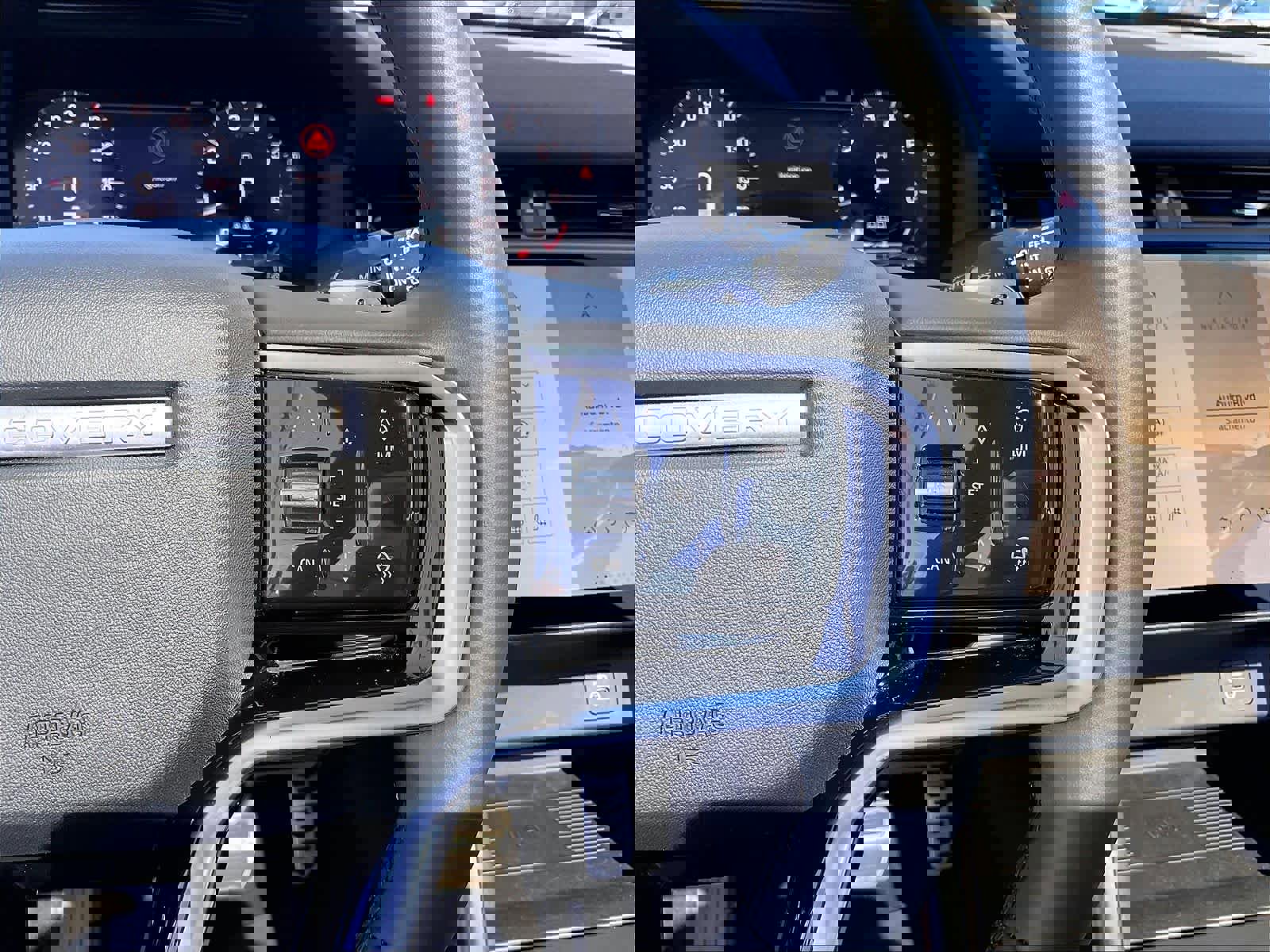 Used 2025 Land Rover Discovery Sport Dynamic SE image 21