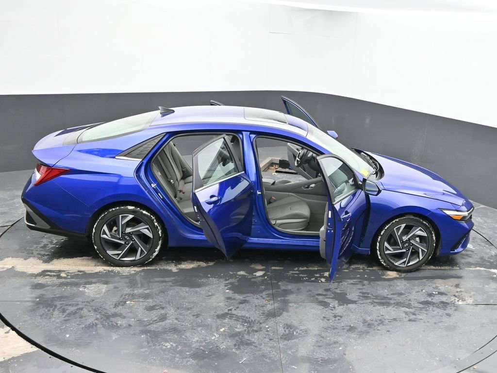 Used 2025 Hyundai Elantra SEL image 87